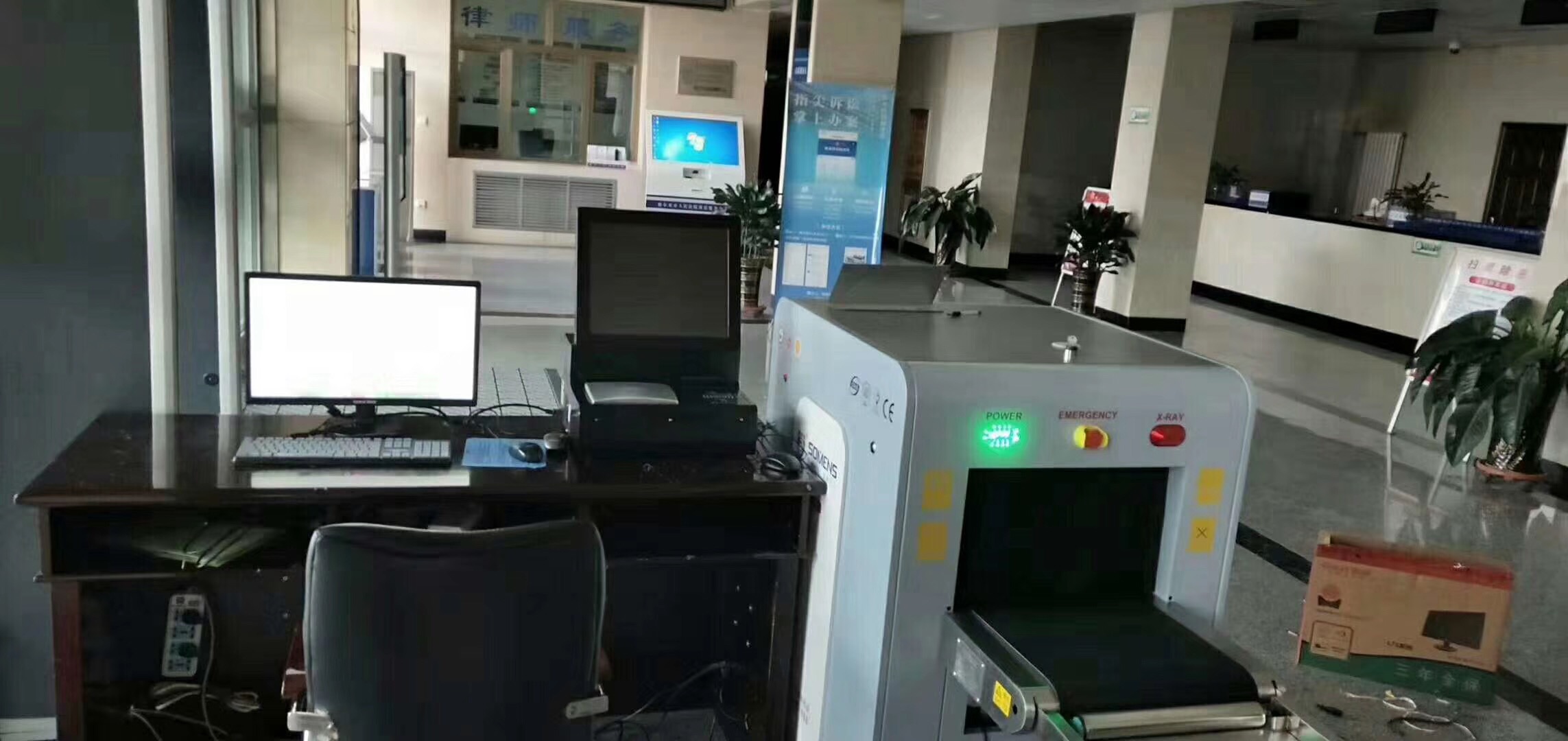 守門神安檢機安檢門小型安檢系統(tǒng)在格爾木市人民法院投入使用