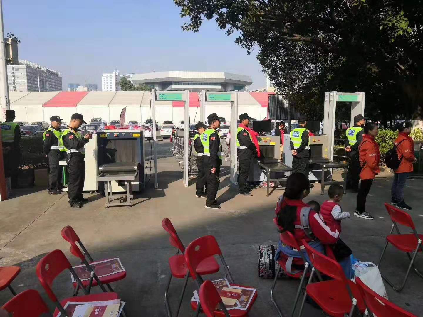 東莞2020“平安回家”活動現(xiàn)場采用守門神安檢機安檢門等安檢設備