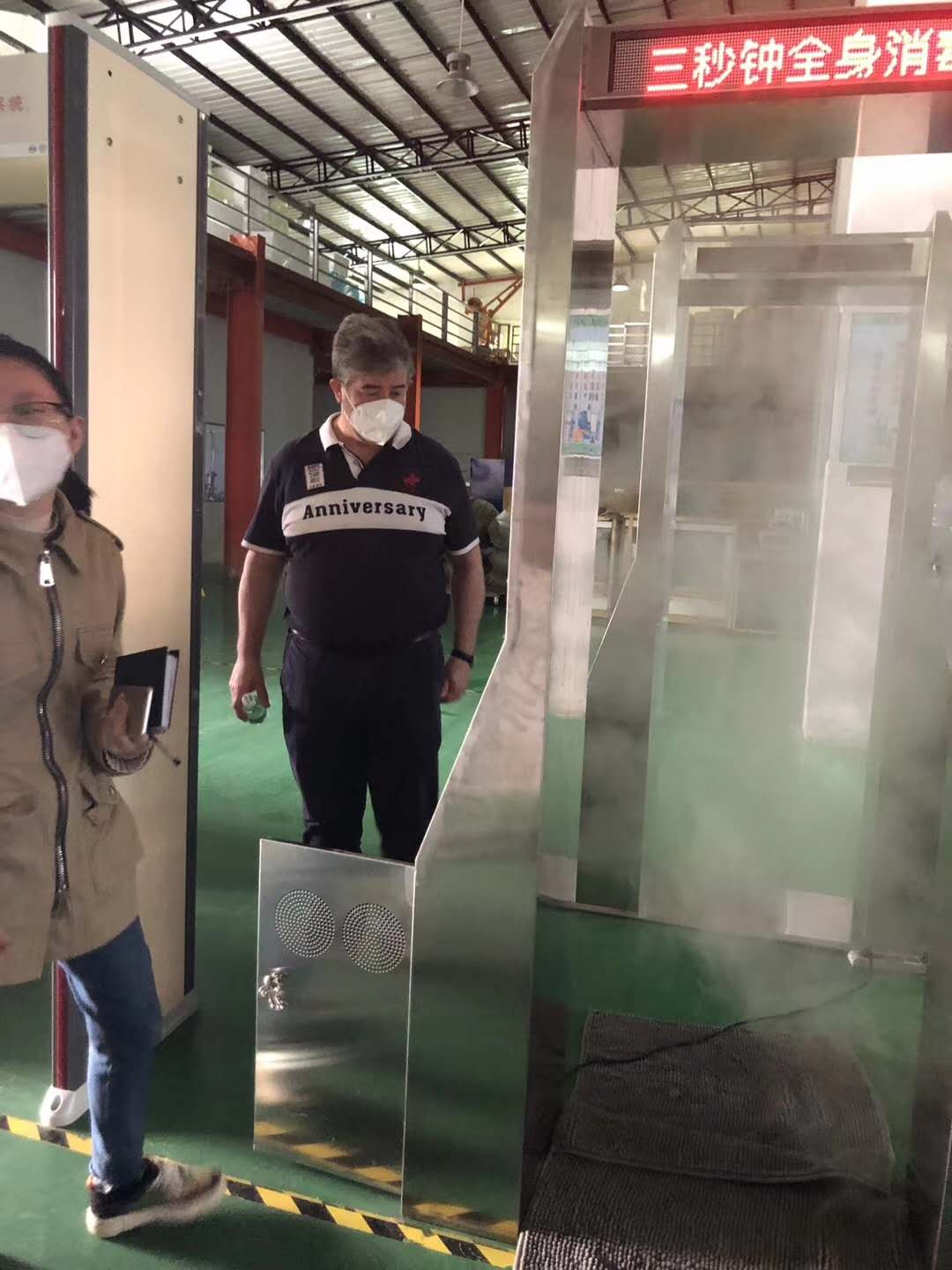 近日國外客戶扎堆前來守門神科技集團考察測溫安檢設(shè)備