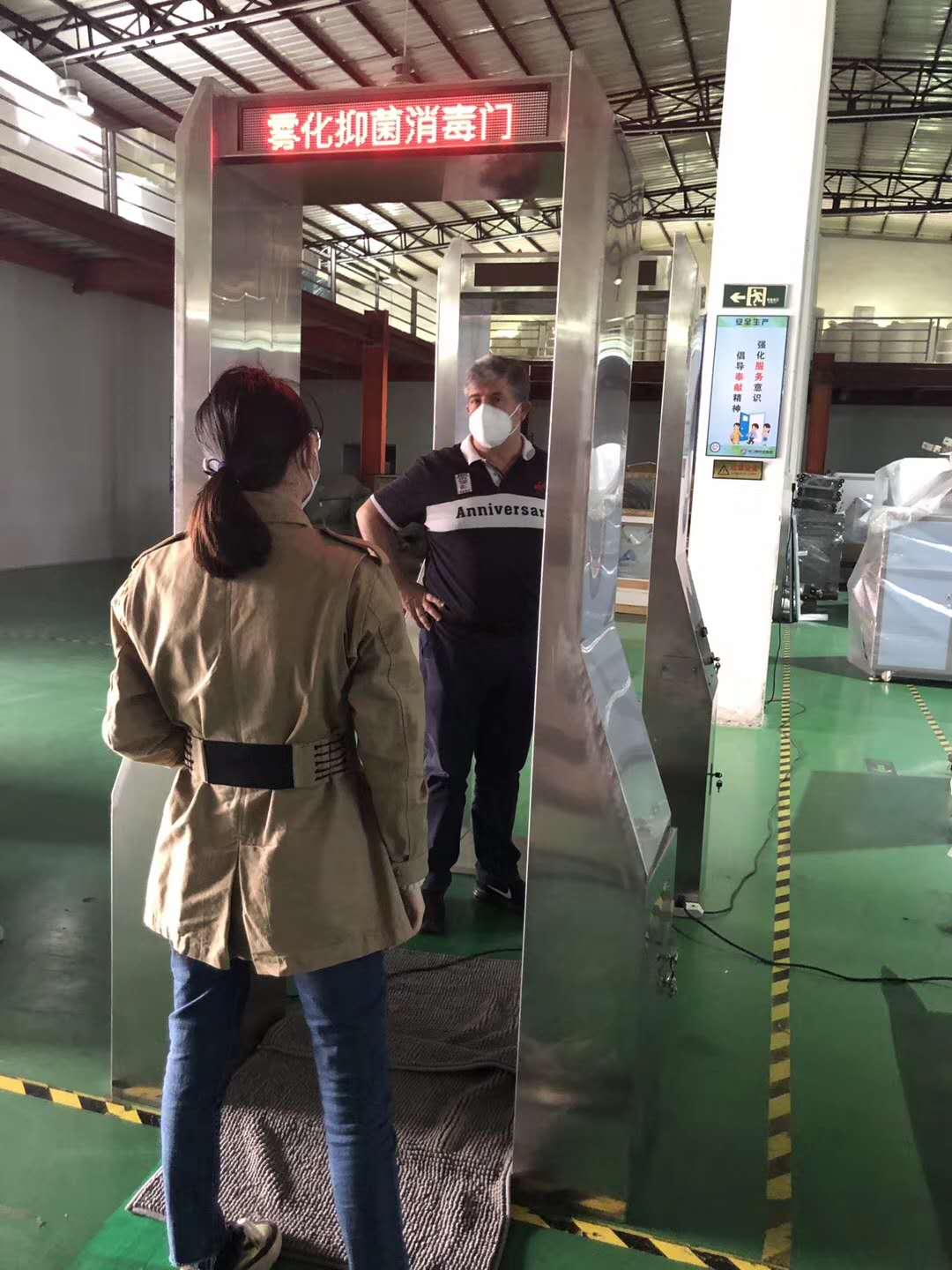 近日國外客戶扎堆前來守門神科技集團考察測溫安檢設(shè)備