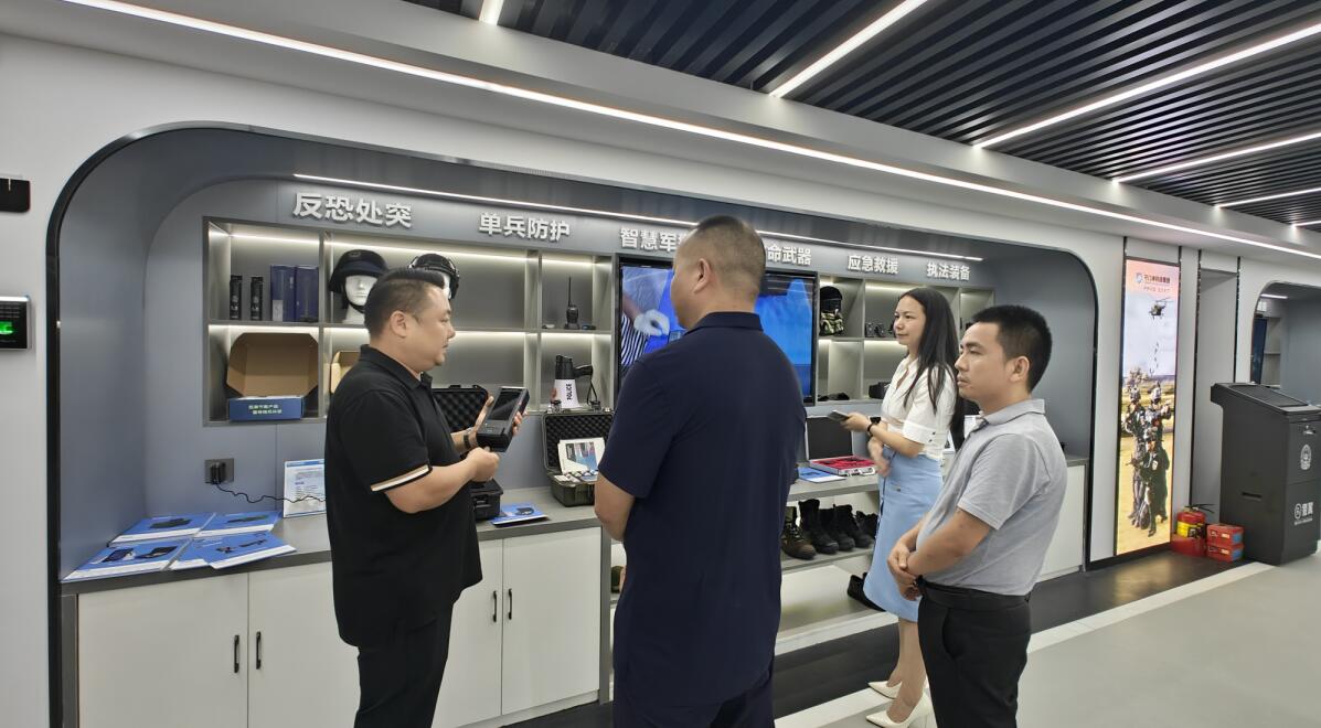 中國航天科學(xué)與工程研究院萬吾錄執(zhí)行院長蒞臨守門神科技集團(tuán)參觀指導(dǎo)